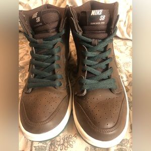 SB Dunk with VEGAN leather